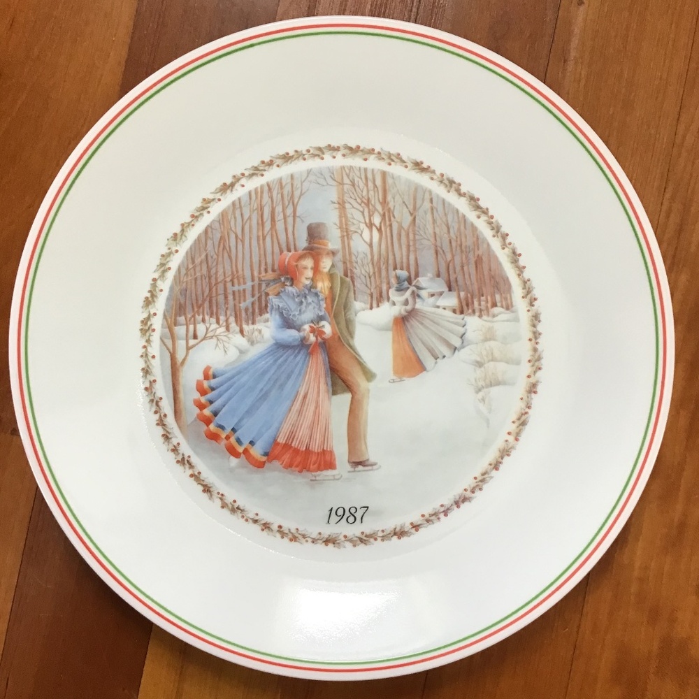 Corelle Vintage 1987 Christmas Plate Limited Edition Corning Glass